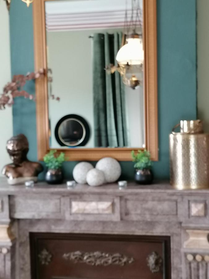 Maison D'Hote Les Notes Endormie Chambre Secrete Berzee Kültér fotó