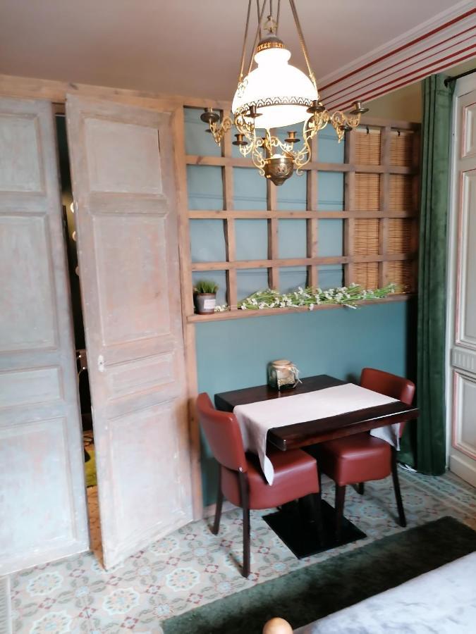Maison D'Hote Les Notes Endormie Chambre Secrete Berzee Kültér fotó
