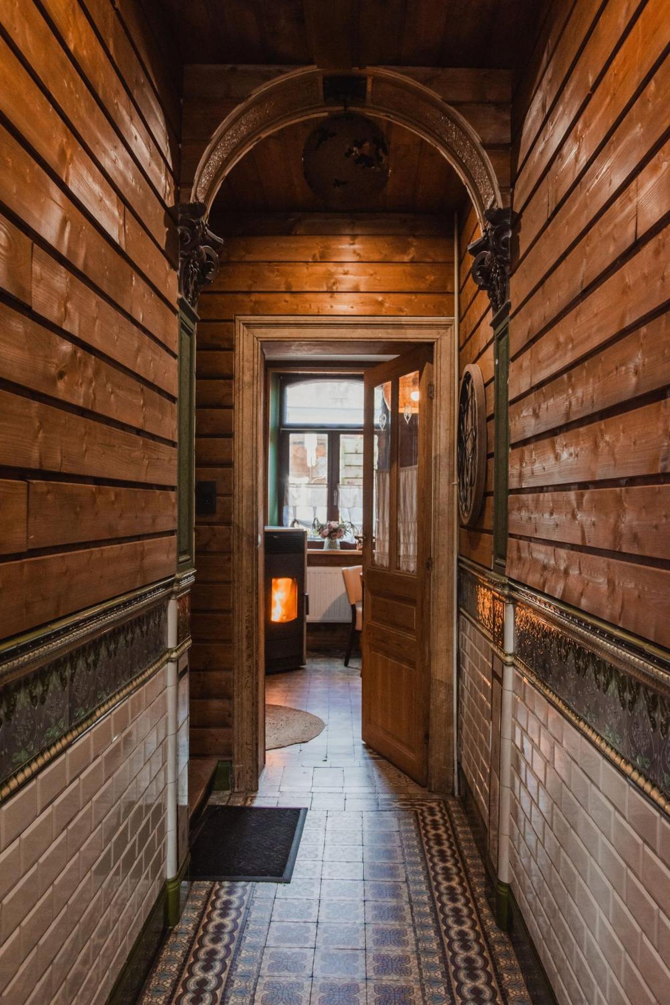 Maison D'Hote Les Notes Endormie Chambre Secrete Berzee Kültér fotó